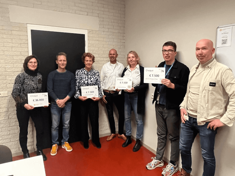 Ontmoetingskerk Bazar 2025 uitreiking cheque